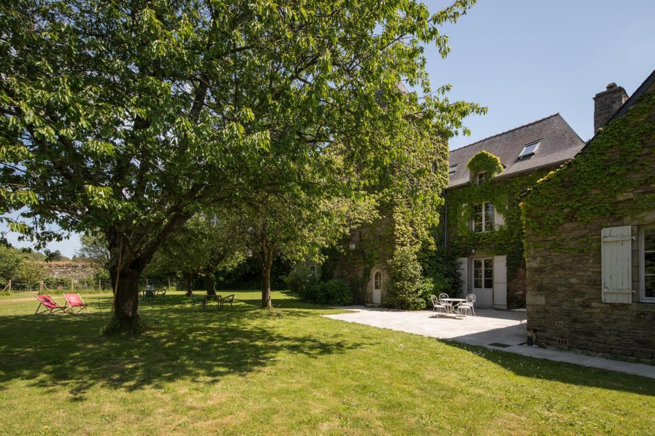 Manoir Du Vau D Arz Gites Et Chambres D Hotes Avec Piscine Malansac Экстерьер фото