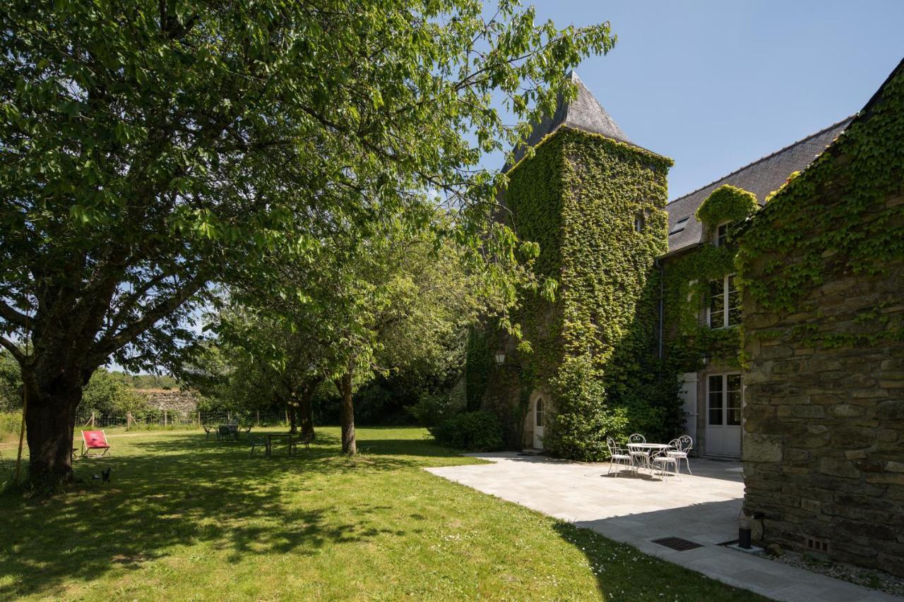 Manoir Du Vau D Arz Gites Et Chambres D Hotes Avec Piscine Malansac Экстерьер фото